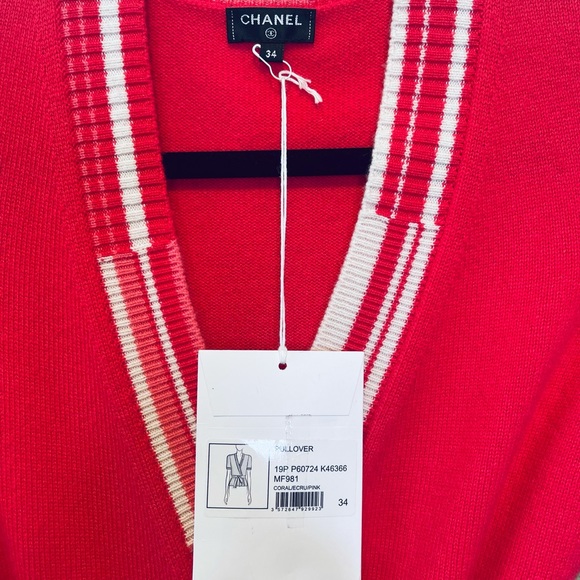 ❗️SOLD❗️Chanel wrap cashmere sweater BNWT - Picture 7 of 9